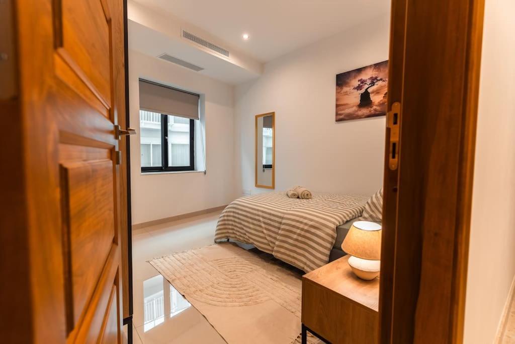 Sea Front - Spacious - Beautiful * Sliema