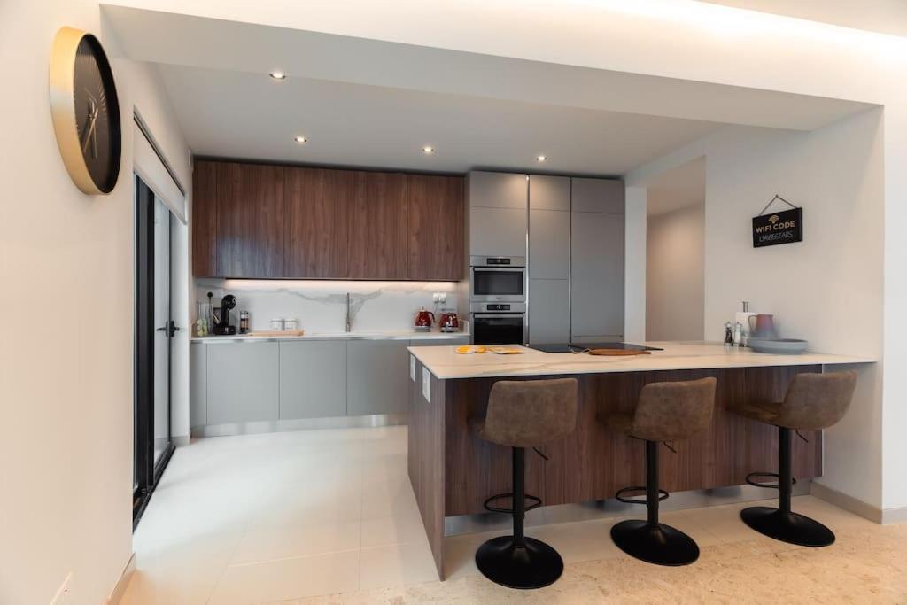 Sea Front - Spacious - Beautiful Apartamento
