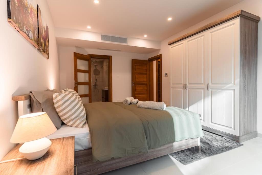 Sea Front - Spacious - Beautiful * Sliema