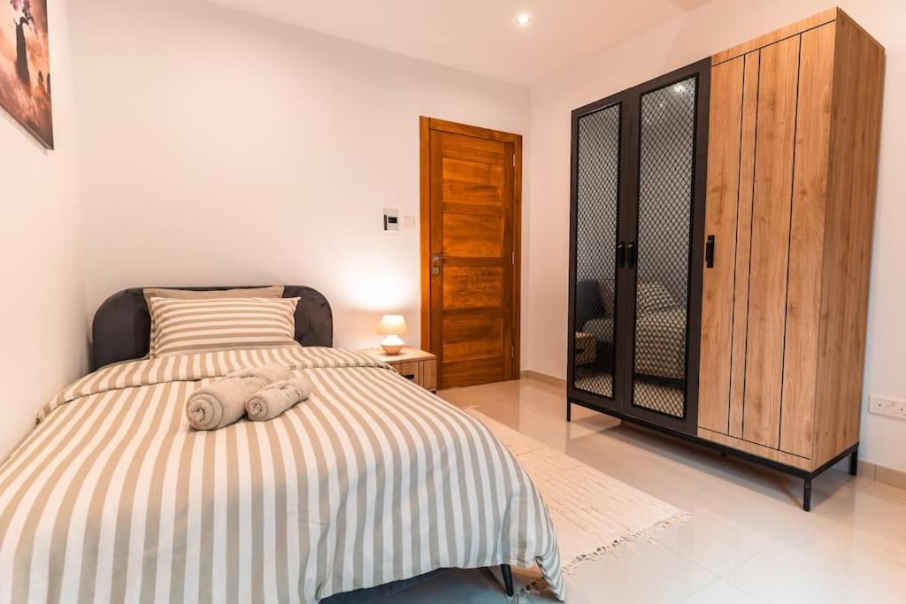 Sea Front - Spacious - Beautiful Apartamento Sliema