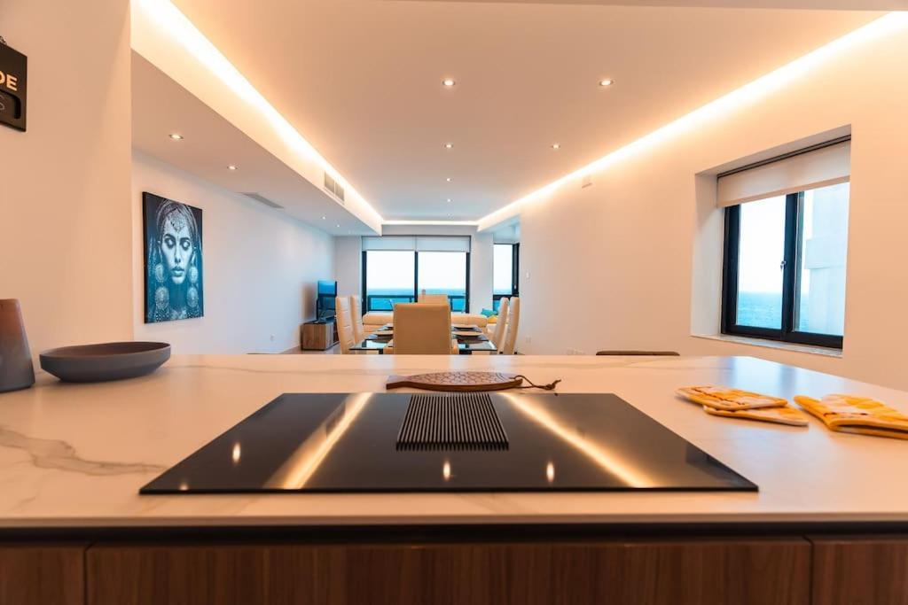 Sea Front - Spacious - Beautiful Apartamento *