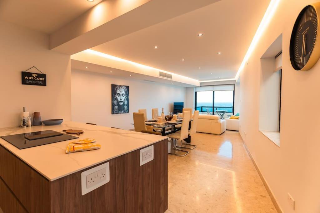 Sea Front - Spacious - Beautiful Apartamento