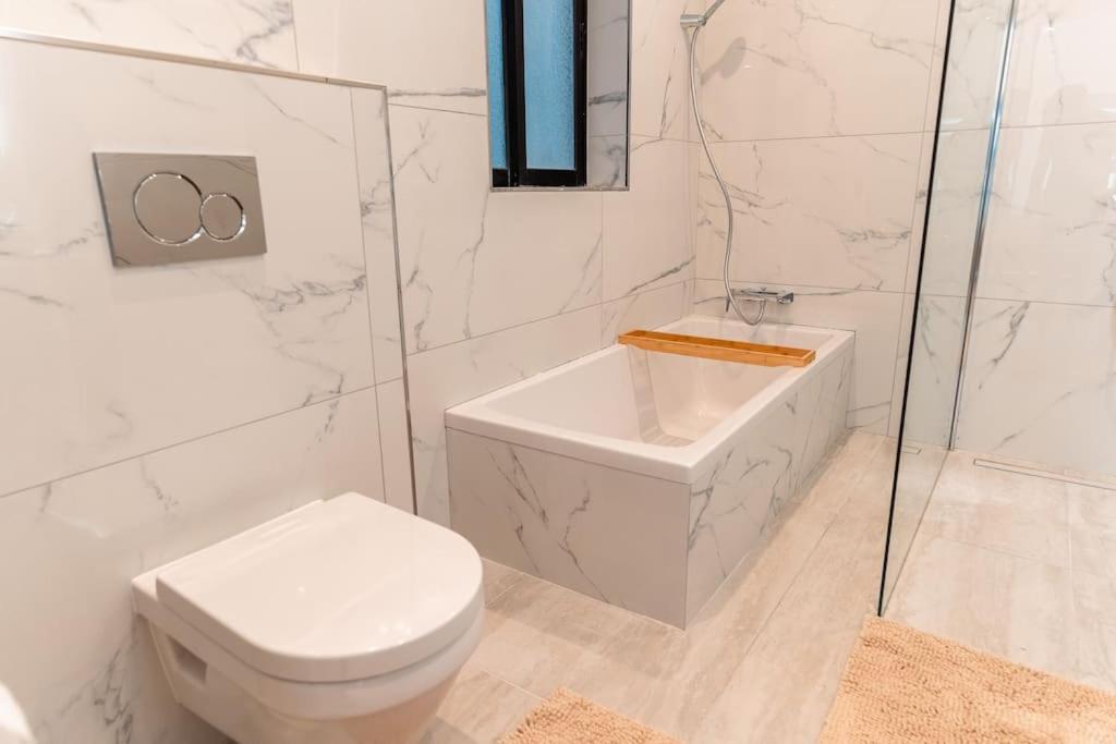 Sea Front - Spacious - Beautiful Apartamento Sliema