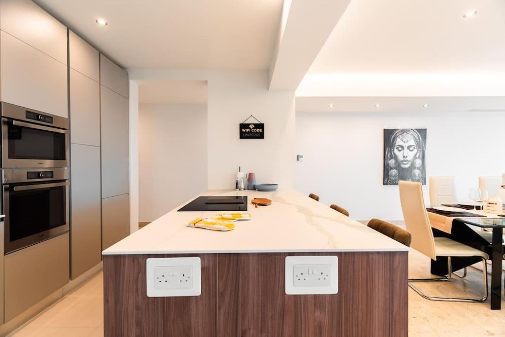 Sea Front - Spacious - Beautiful Apartamento